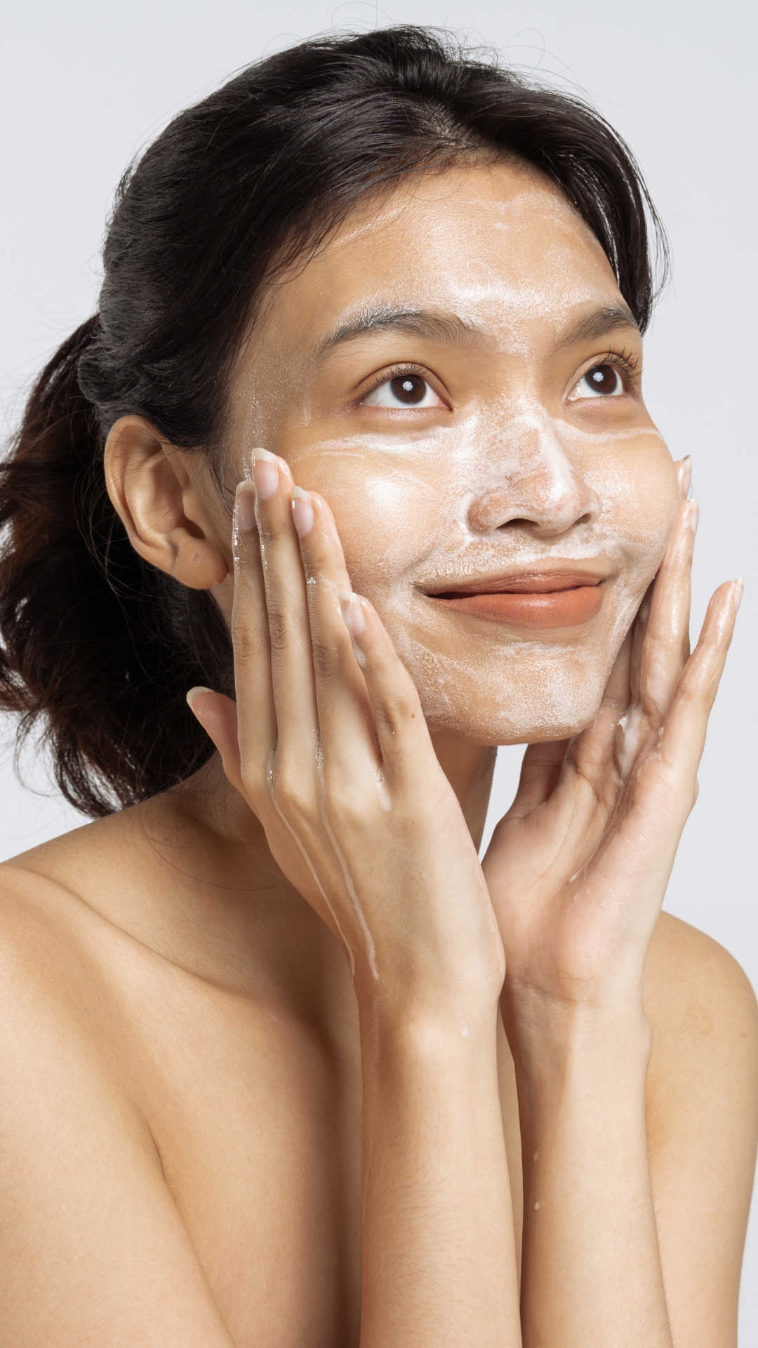 Choosing the Right Facial Cleanser for Dry and Sensitive Skin: Your Ultimate Guide